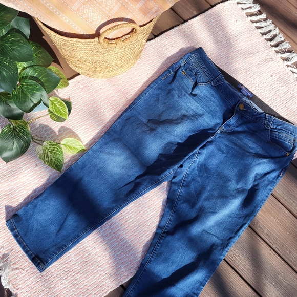 DEMOCRACY 🤍 - Picture 3 of 9